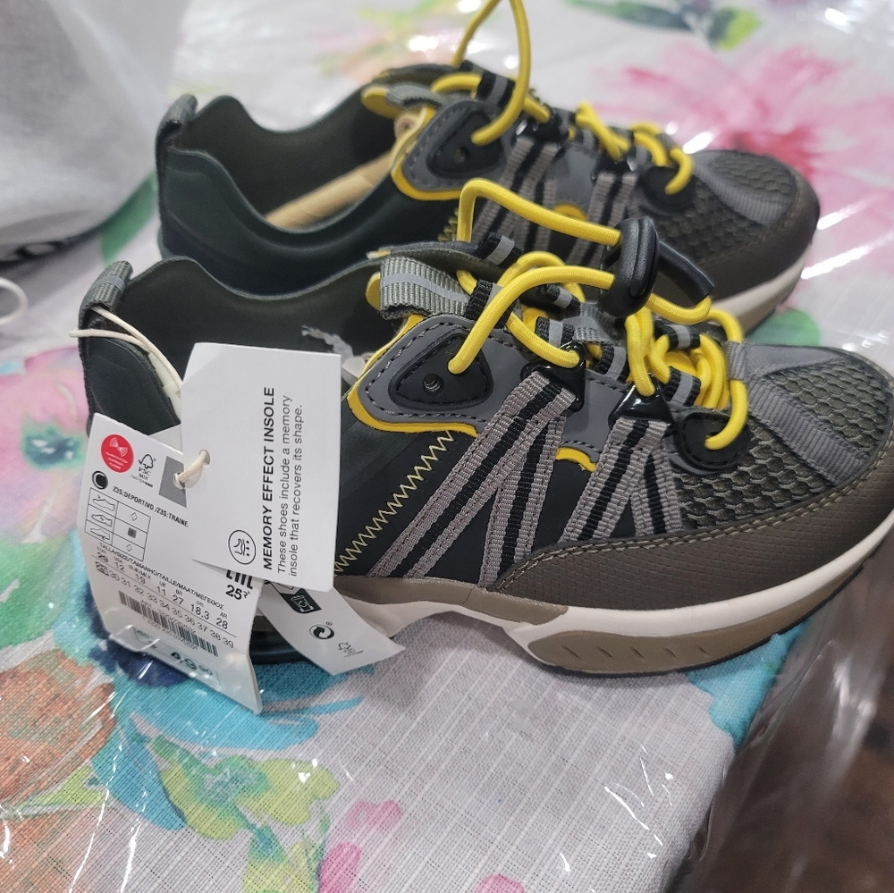 Zara size 11 brand new color gray and yellow